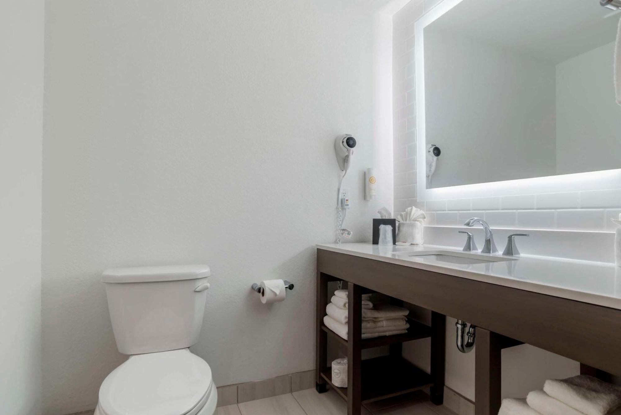 Comfort Inn & Suites Panama City Beach - Pier Park Area Екстериор снимка