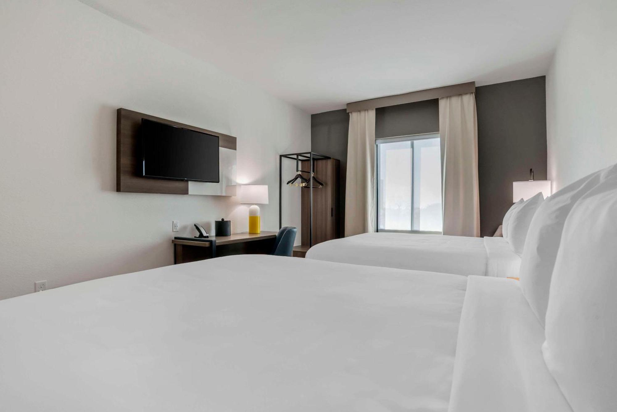 Comfort Inn & Suites Panama City Beach - Pier Park Area Екстериор снимка