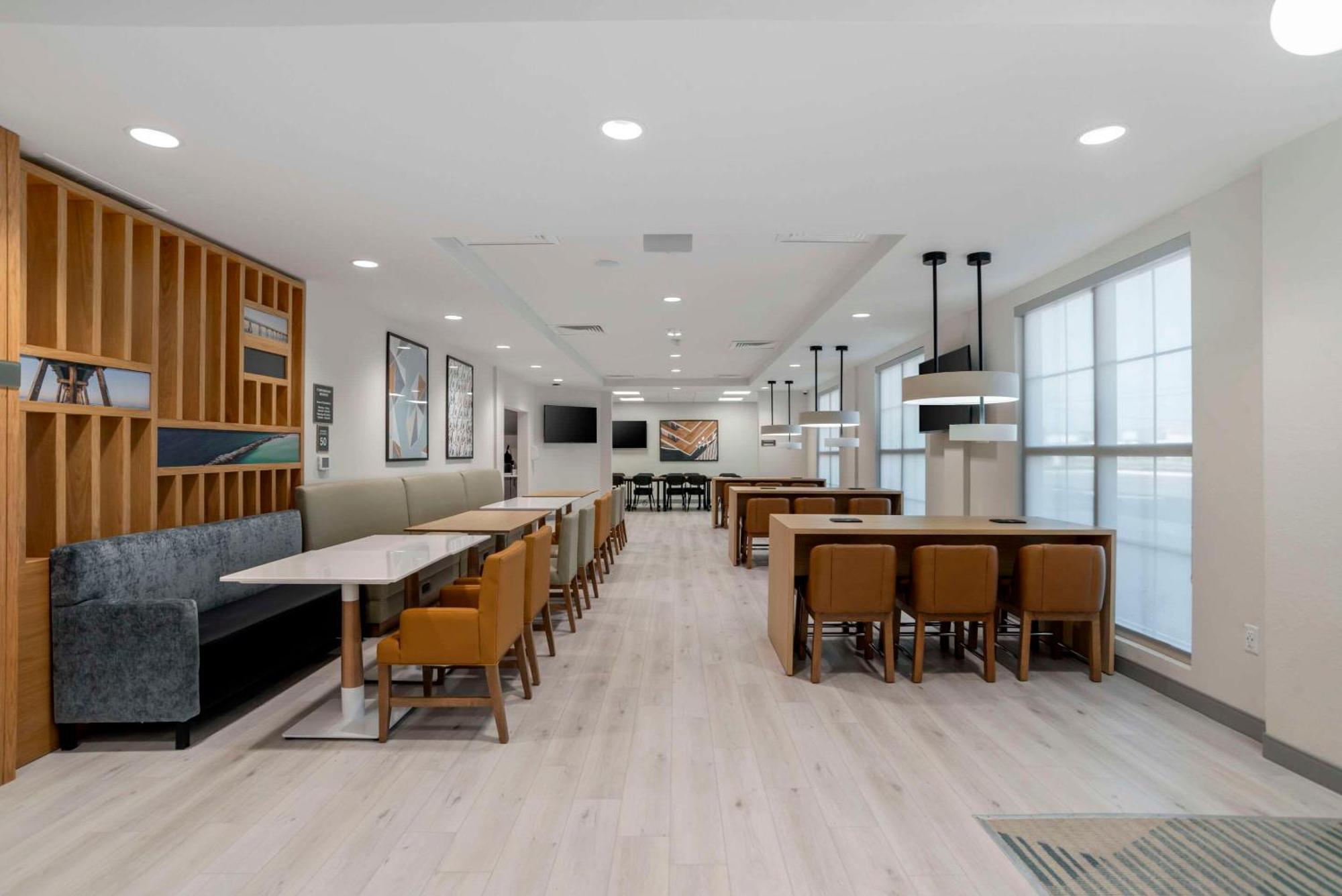 Comfort Inn & Suites Panama City Beach - Pier Park Area Екстериор снимка